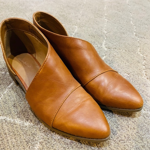 Shoes - Picture 2 of 6